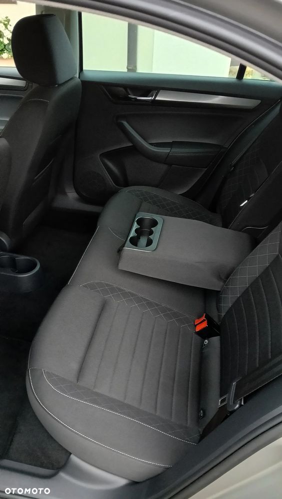 Skoda RAPID Spb 1.0 TSI Ambition - 17
