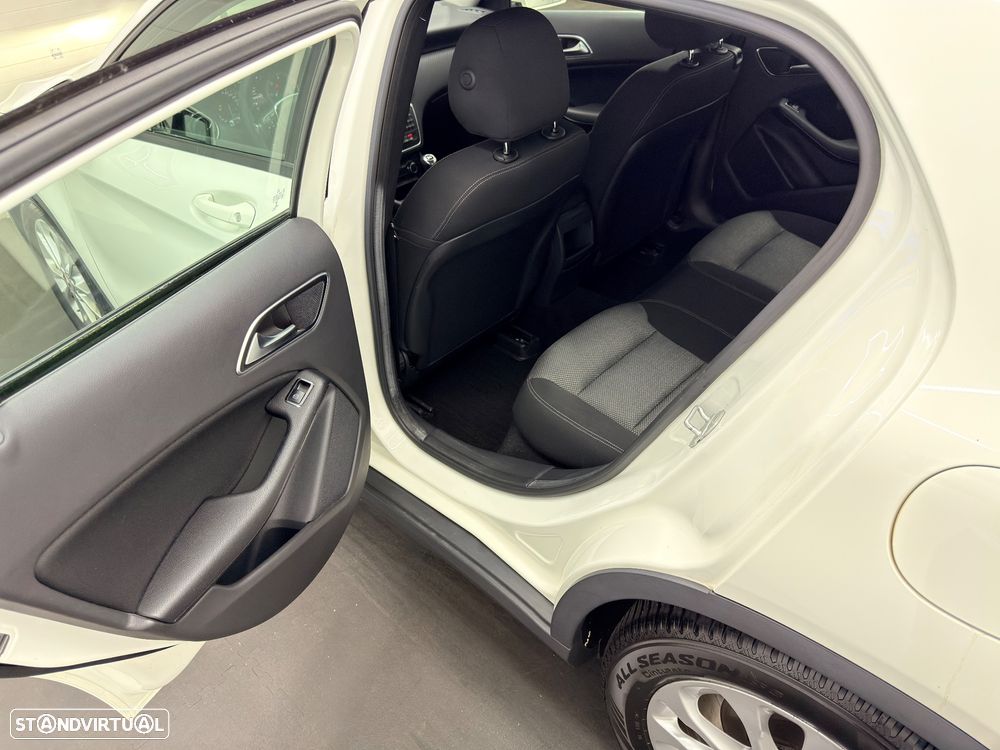 Mercedes-Benz GLA 180 d Style - 14