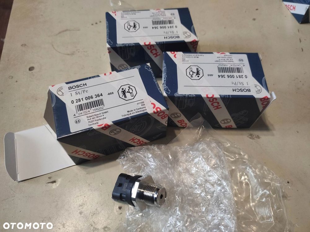 CZUJNIK CIŚNIENIA PALIWA R210 R235 R290 HL730 HL740 HL757 0281006364 - 1