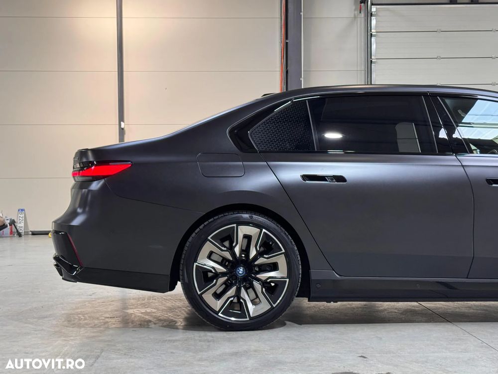 BMW M7 M760e xDrive AT PHEV - 38