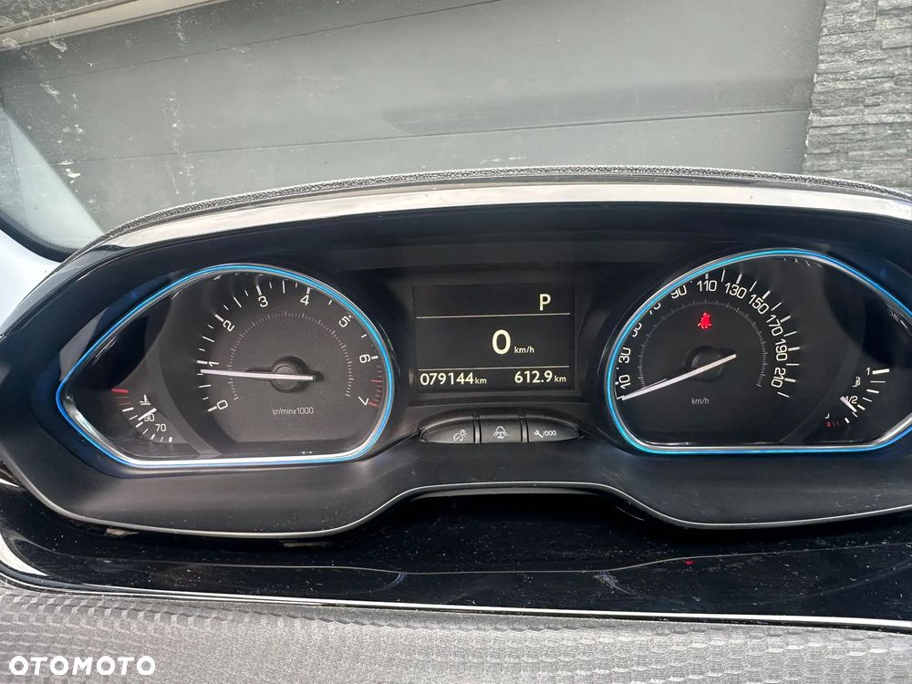 Peugeot 2008 1.2 Pure Tech Style S&S EAT6 - 9