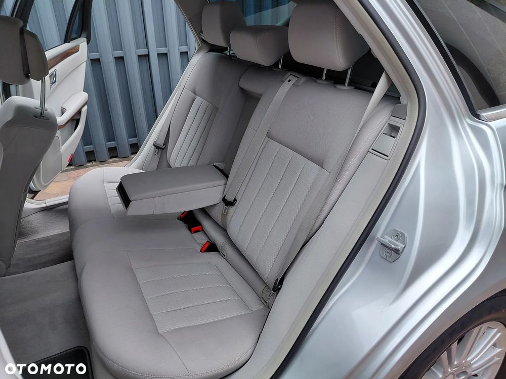 Mercedes-Benz Klasa E 300 CDI DPF BlueEFFICIENCY 7G-TRONIC Elegance - 20