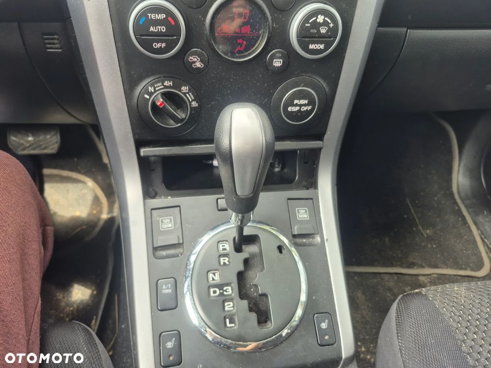 Suzuki Grand Vitara 2.4 De Luxe - 20