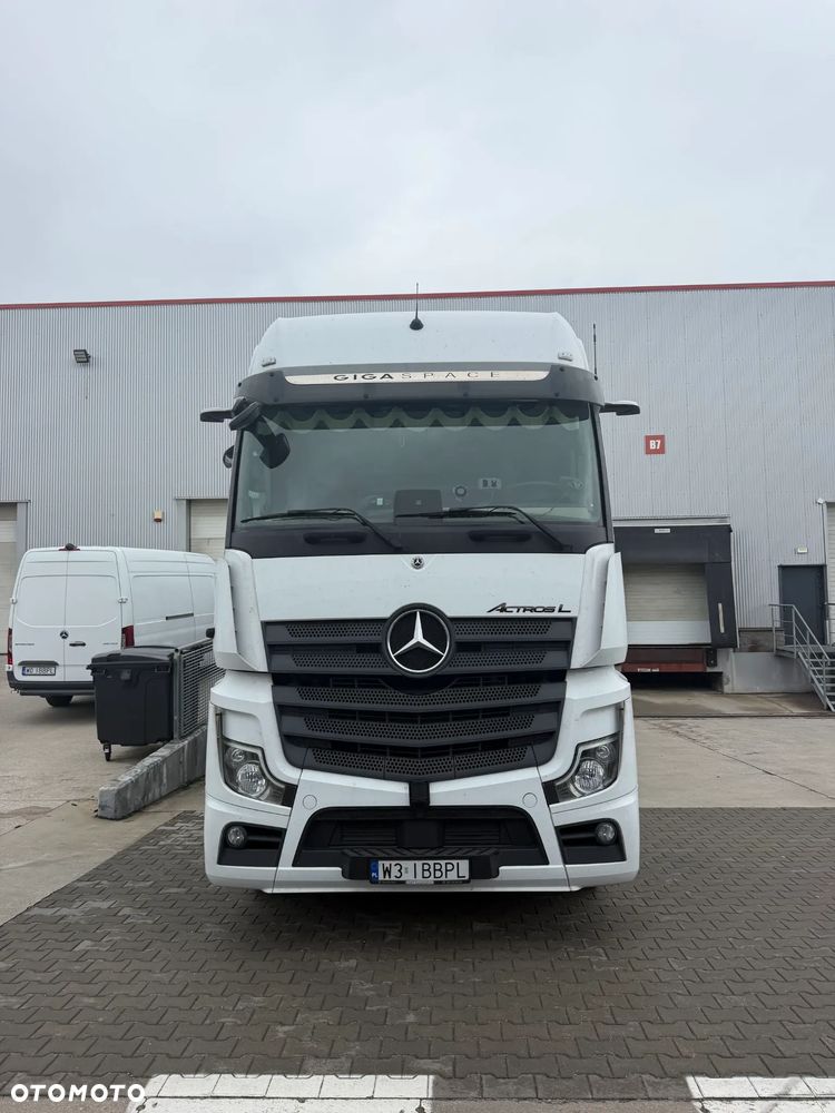 Mercedes-Benz Actros - 1