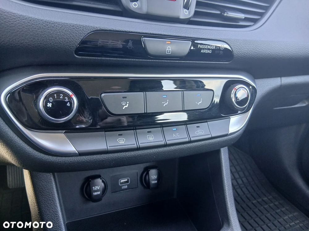 Hyundai i30 1.5 DPI Classic + - 9