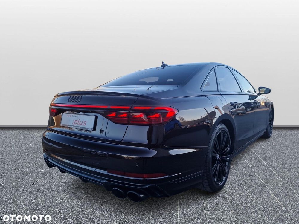 Audi S8 - 32