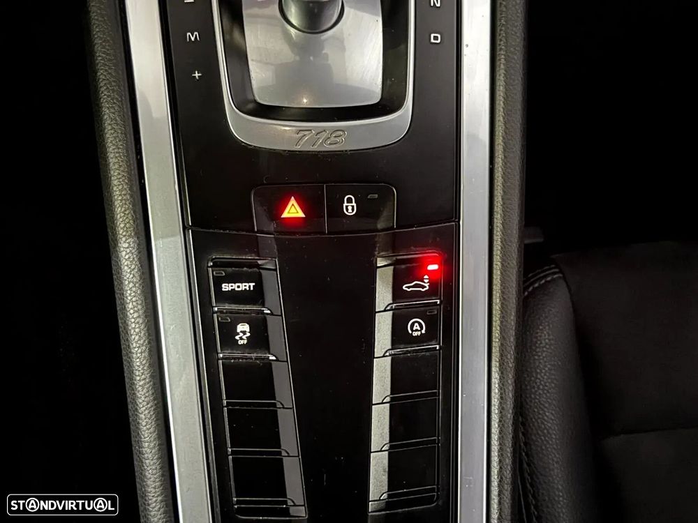 Porsche 718 Cayman - 24