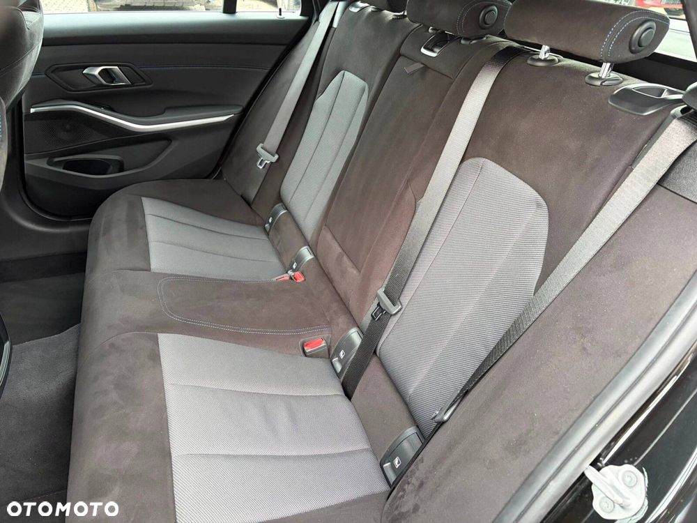 BMW Seria 3 330i xDrive M Sport sport - 16