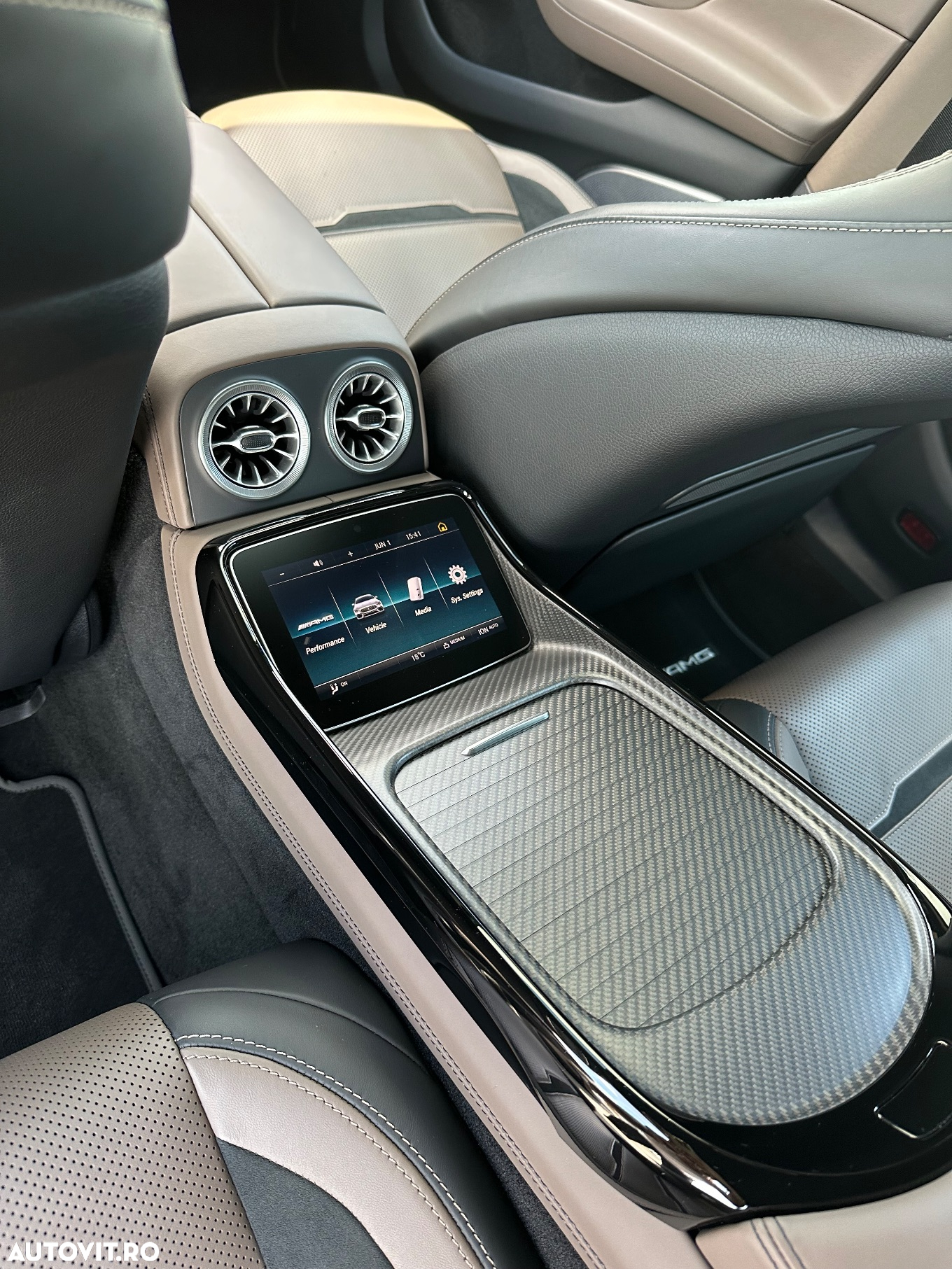 Mercedes-Benz AMG GT-S 63 4MATIC+ - 12