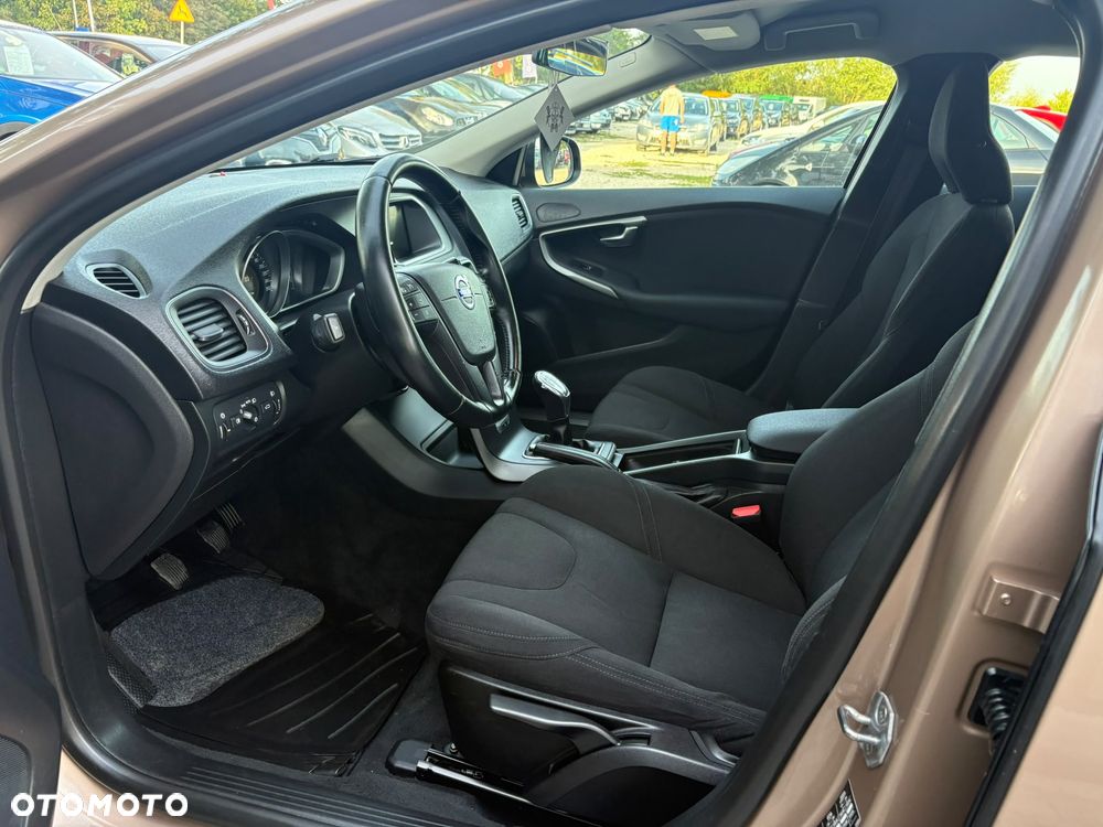 Volvo V40 D2 - 13