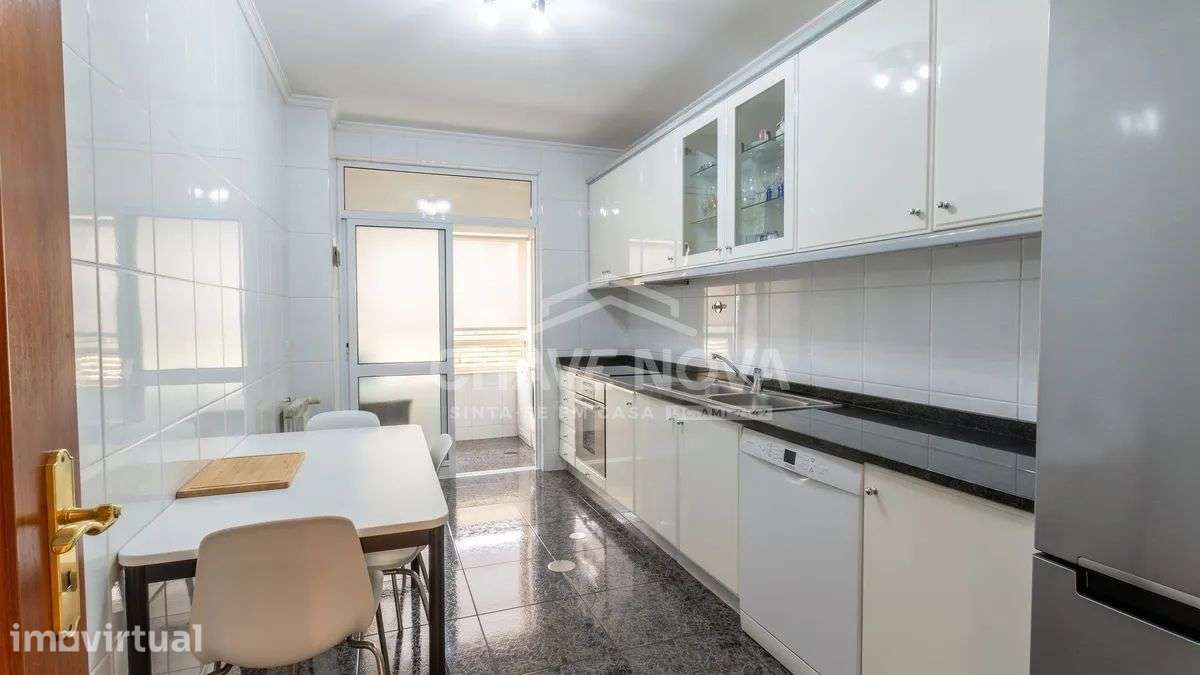 O Apartamento T1+1 Coimbrões, com garagem Box-SD/04735/MH - Grande imagem: 3/17