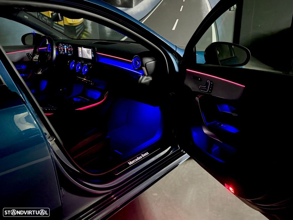 Mercedes-Benz A 180 AMG Line - 16