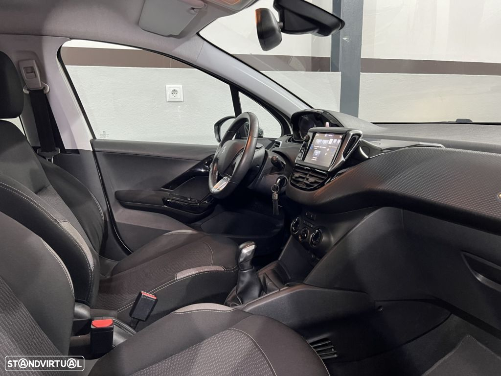 Peugeot 208 1.2 PureTech Style - 16