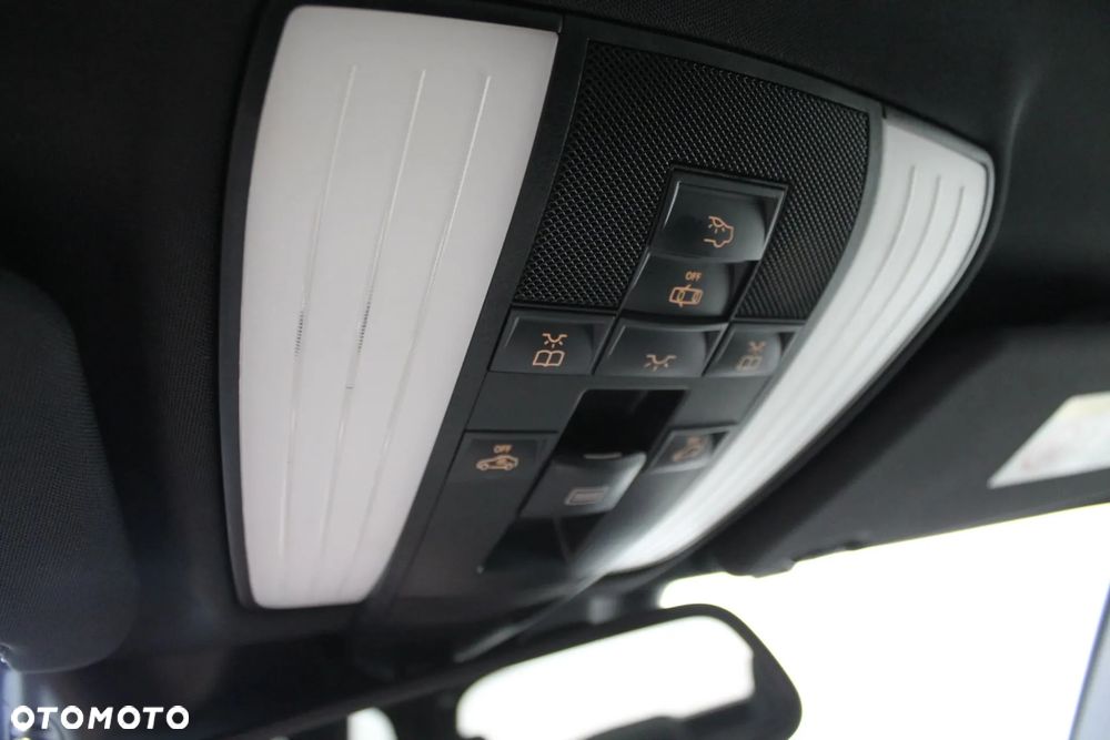 Mercedes-Benz Klasa E 300 T CDI DPF BlueEFFICIENCY 7G-TRONIC Avantgarde - 25