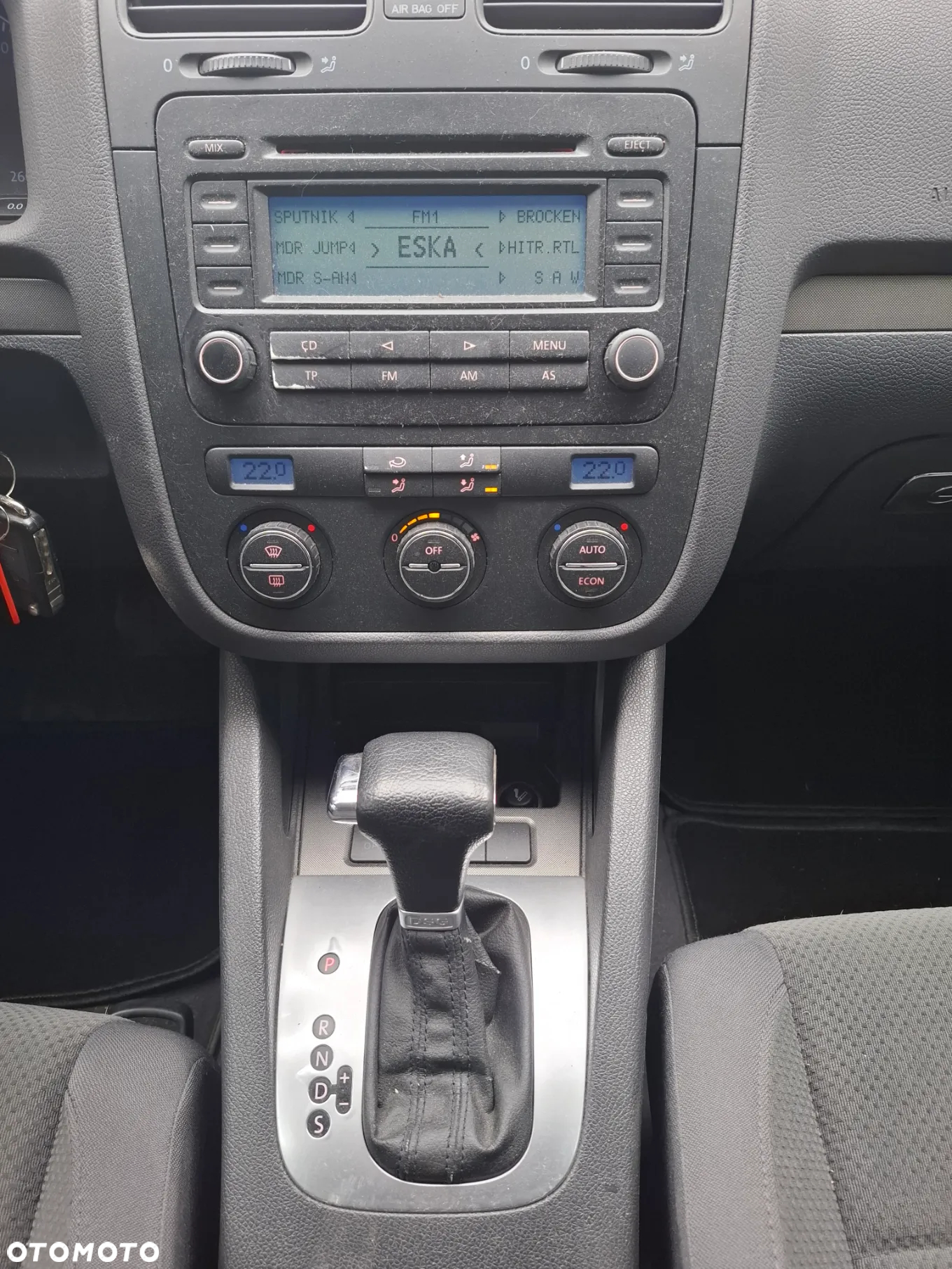 Volkswagen Golf 2.0 TDI DPF BlueMotion Technology DSG Comfortline - 24