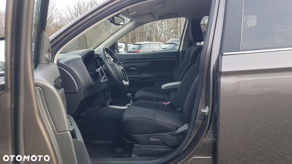 Mitsubishi Outlander 2.0 2WD CVT Spirit - 23