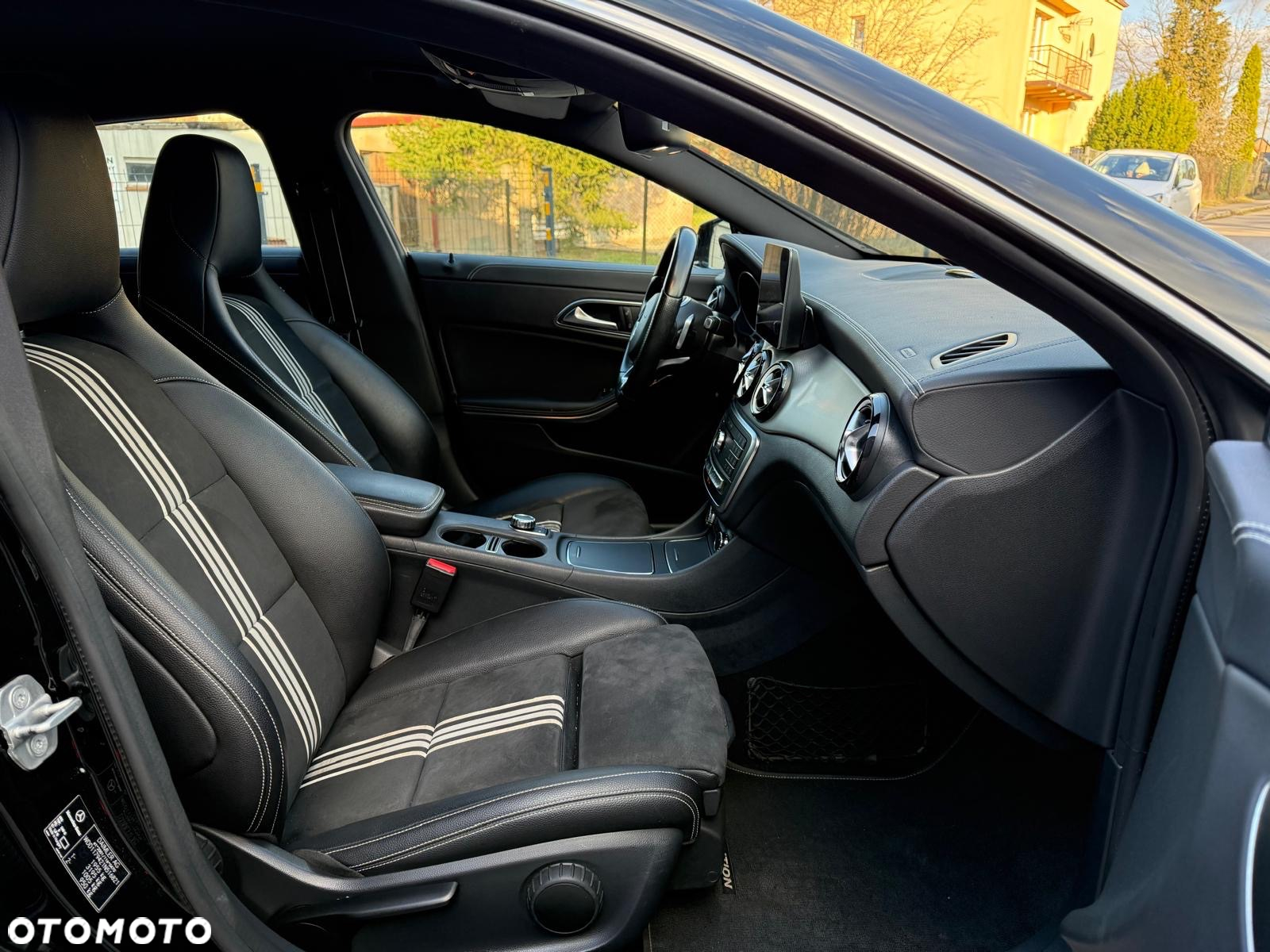 Mercedes-Benz CLA Shooting Brake 180 7G-DCT AMG Line - 26