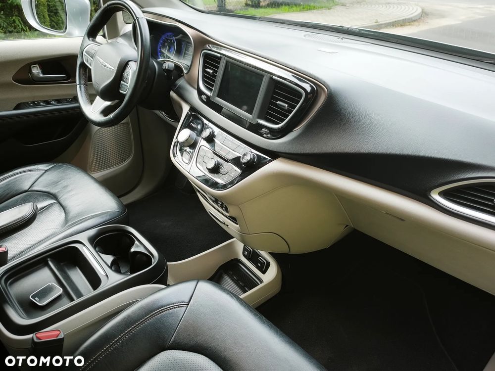 Chrysler Pacifica - 14
