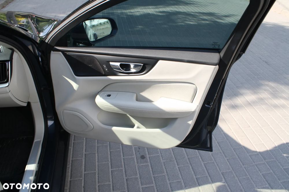 Volvo S60 T6 AWD Momentum Pro - 14