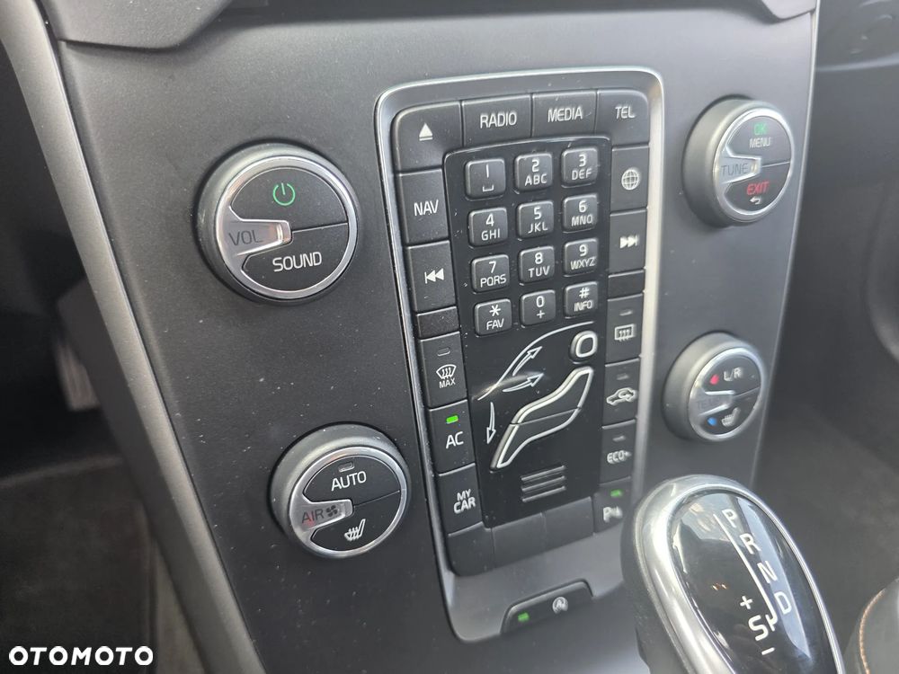 Volvo V40 Cross Country D3 Drive-E SCR Momentum - 24