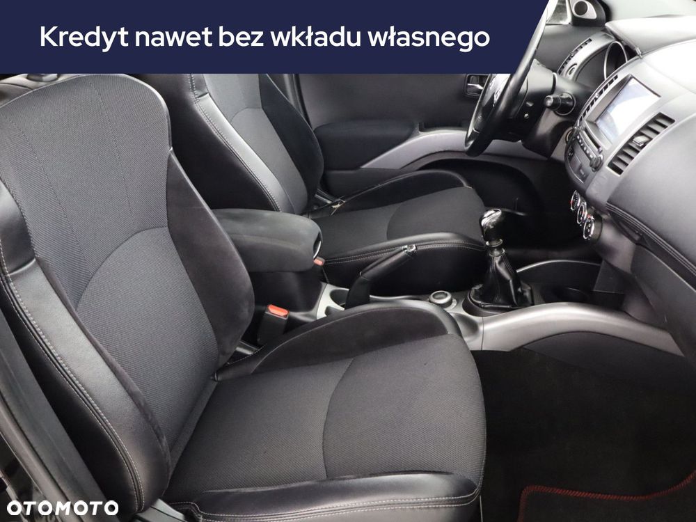 Mitsubishi Outlander - 11