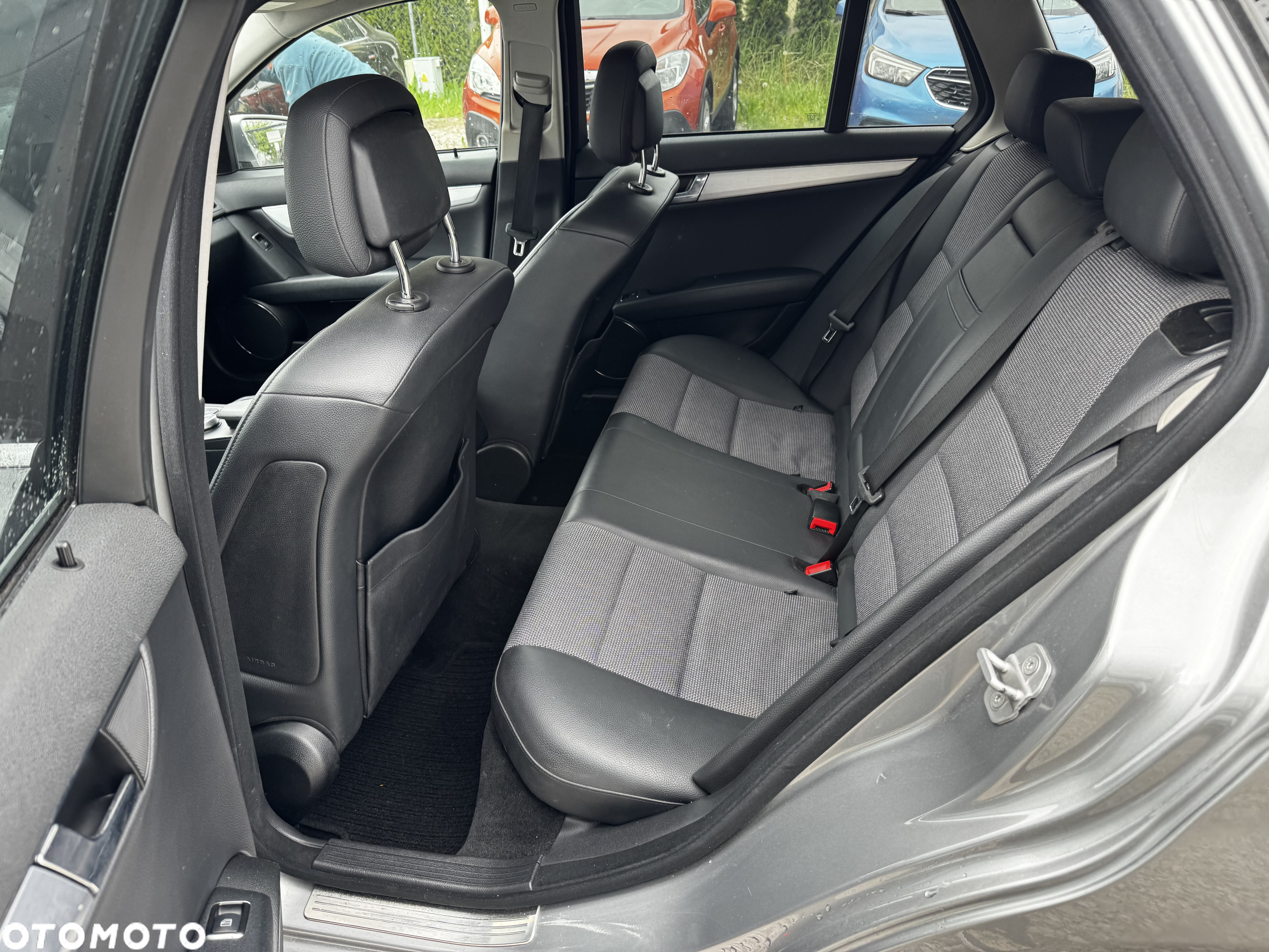 Mercedes-Benz Klasa C 250 CGI T Automatik BlueEFFICIENCY Avantgarde - 22