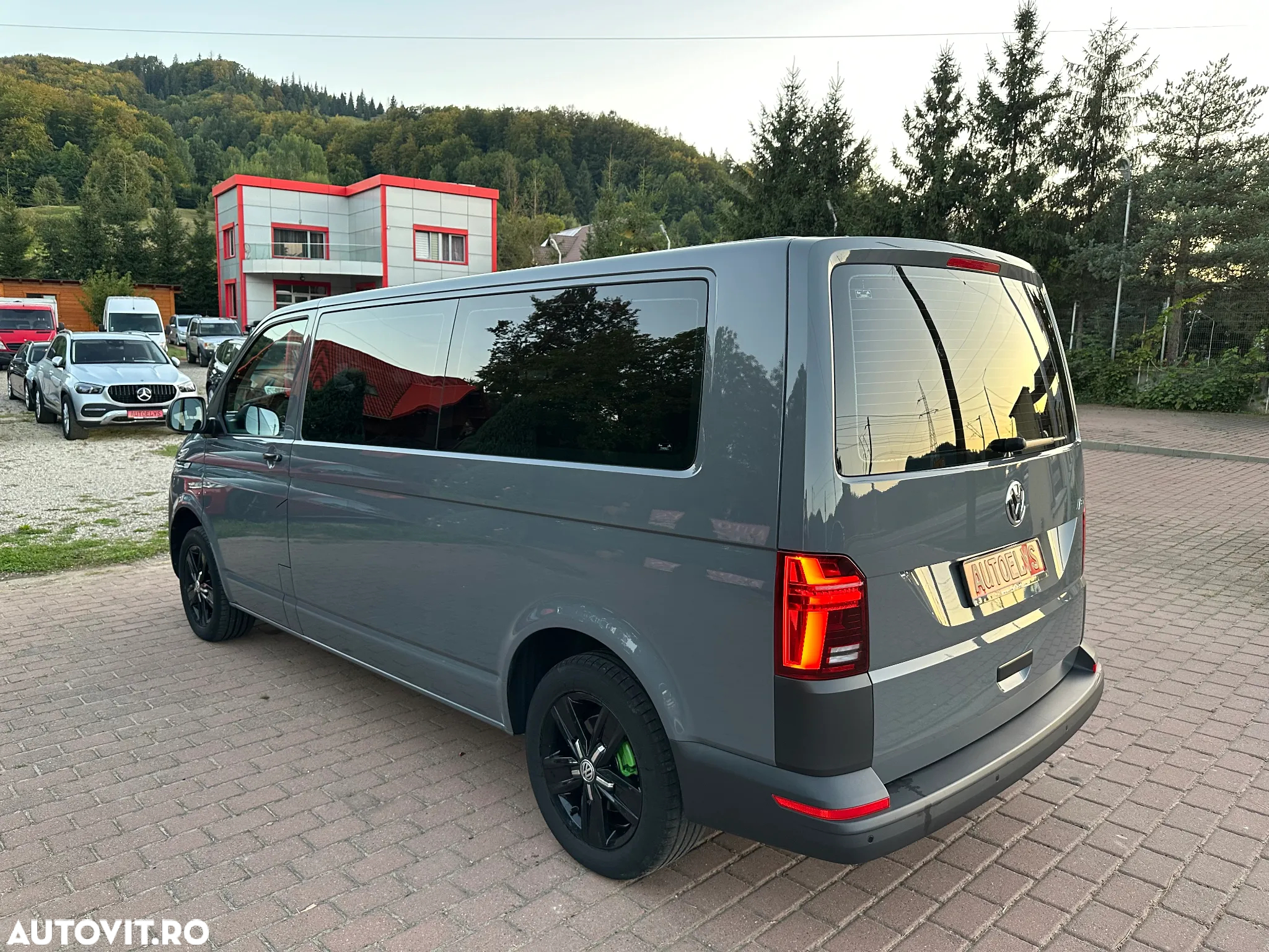 Volkswagen Caravelle - 3