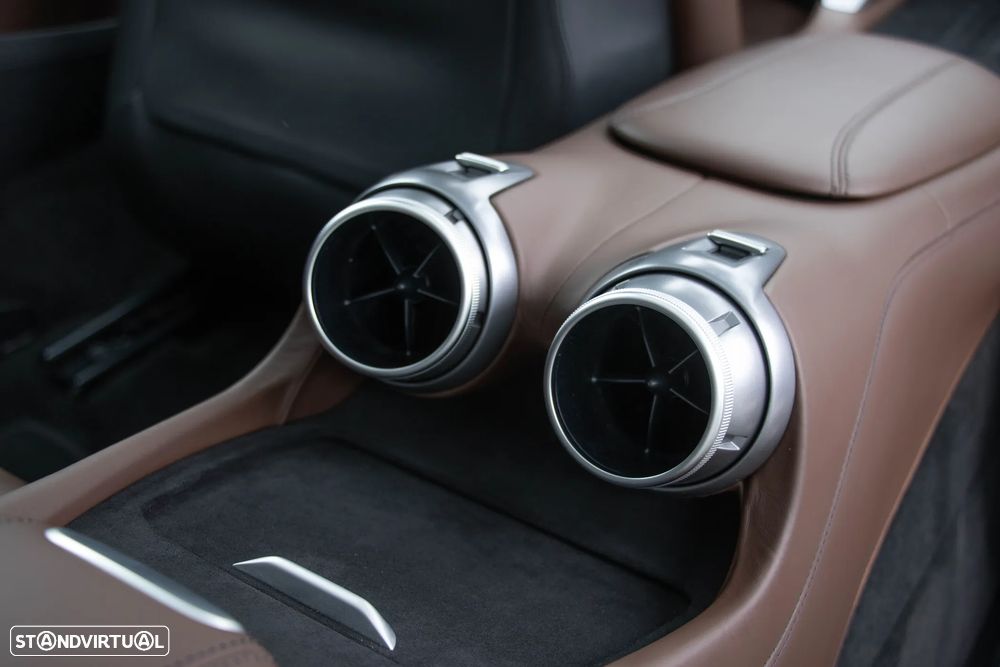 Ferrari GTC4 Lusso - 28