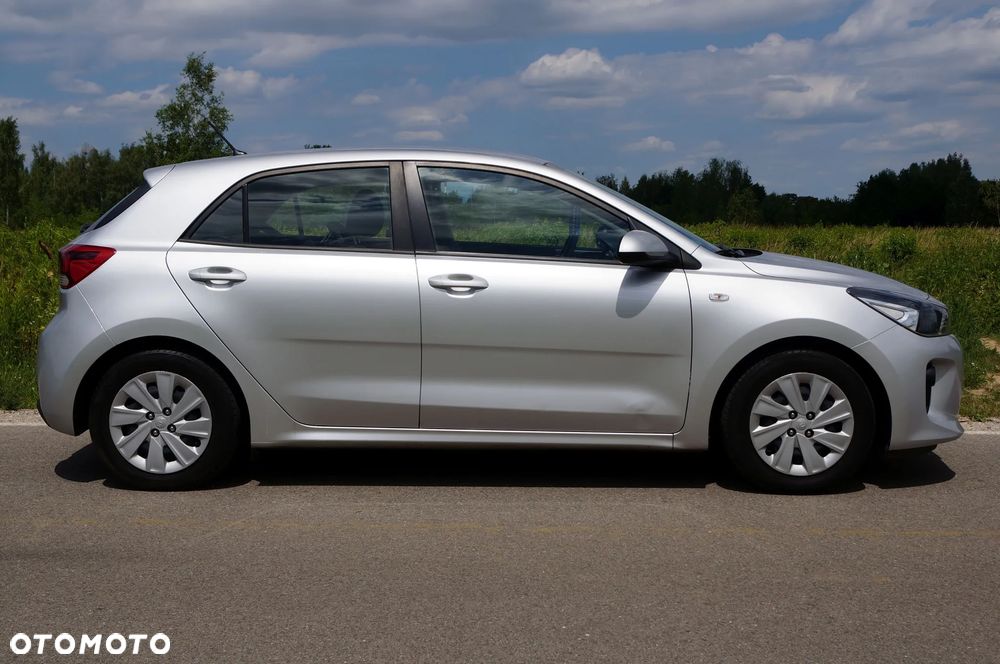 Kia Rio 1.2 L - 5