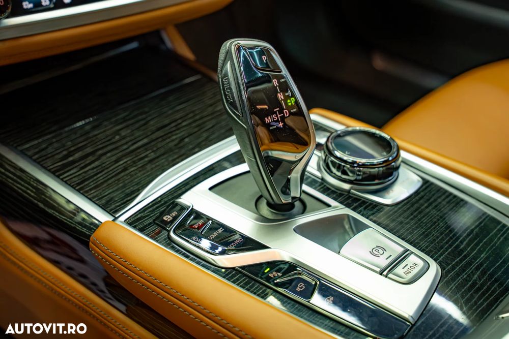 BMW Seria 7 740d xDrive MHEV - 10