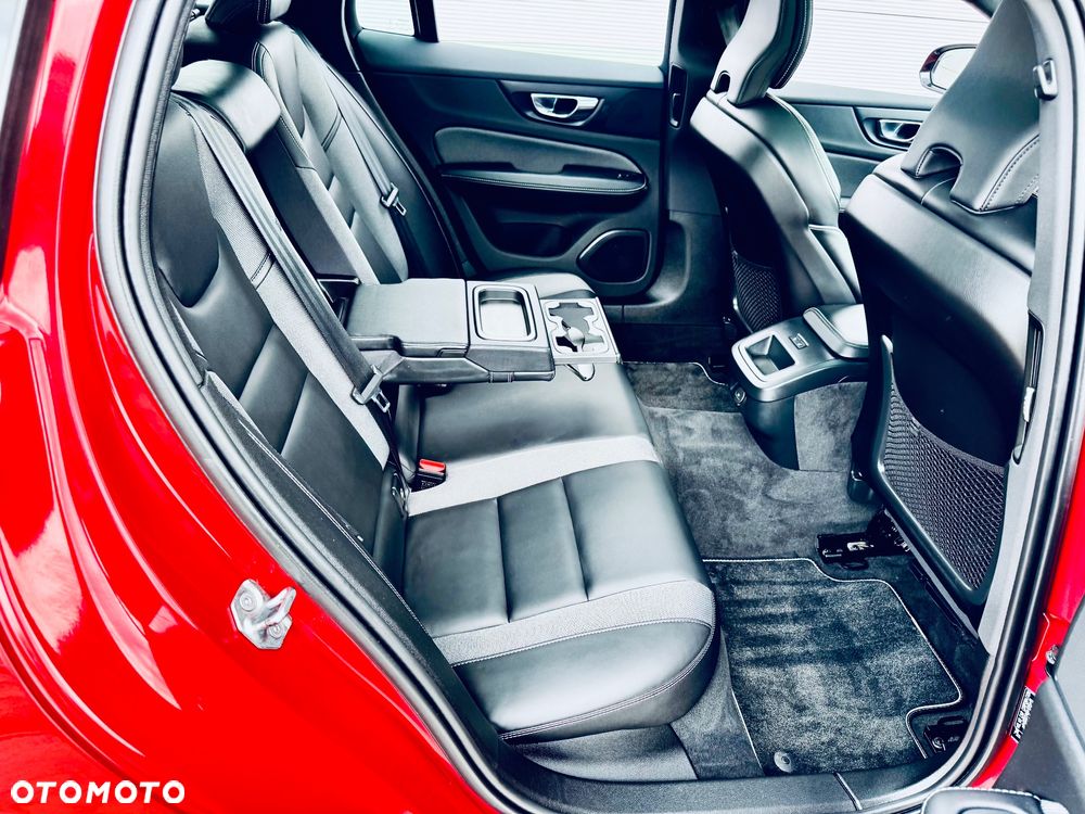 Volvo V60 B3 B R-Design - 29