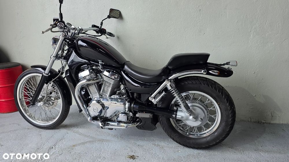 Suzuki Intruder - 11