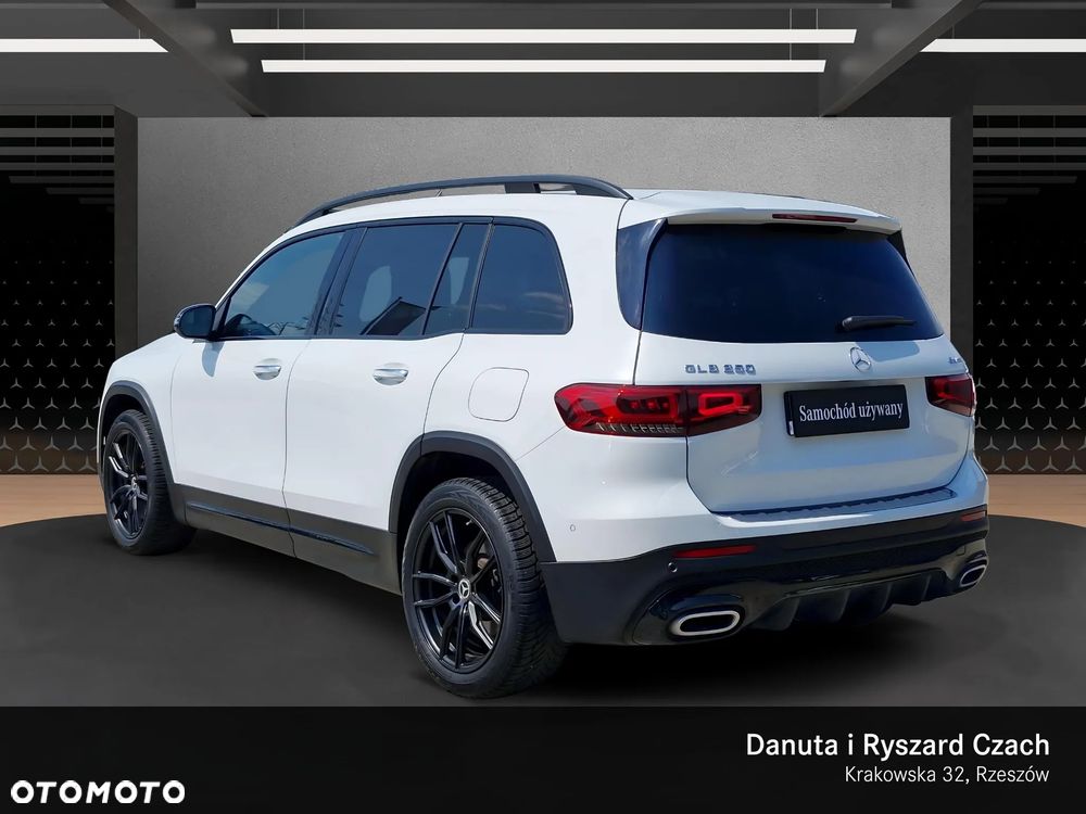 Mercedes-Benz GLB 250 4-Matic 8G-DCT - 3