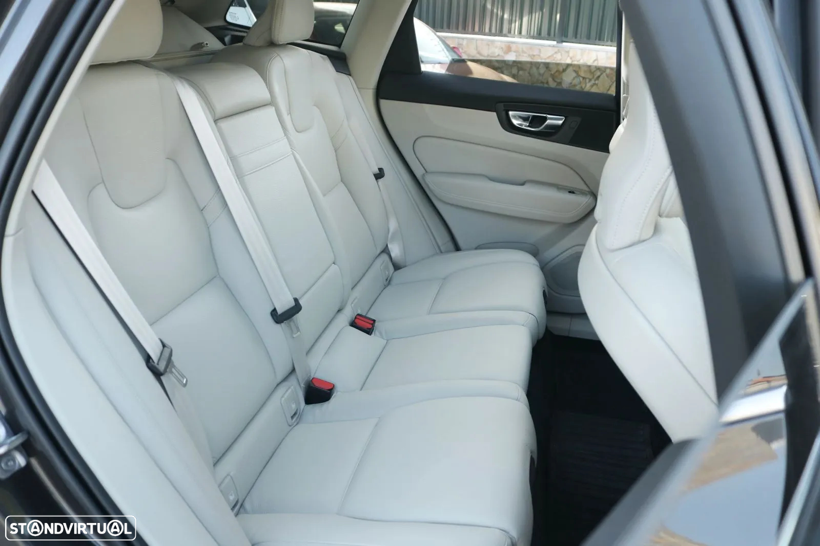 Volvo XC 60 2.0 T6 PHEV Inscription Expression AWD - 11