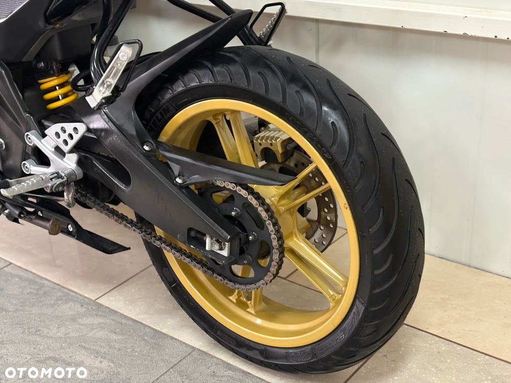 Yamaha YZF - 9