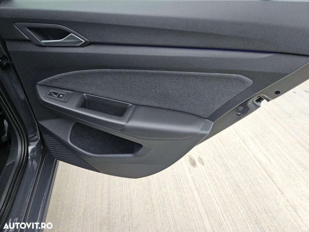 Volkswagen Golf 1.0 eTSI DSG MHEV Life - 23