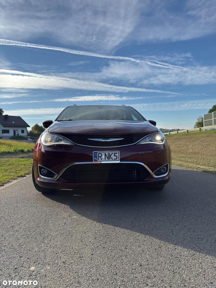 Chrysler Pacifica - 12