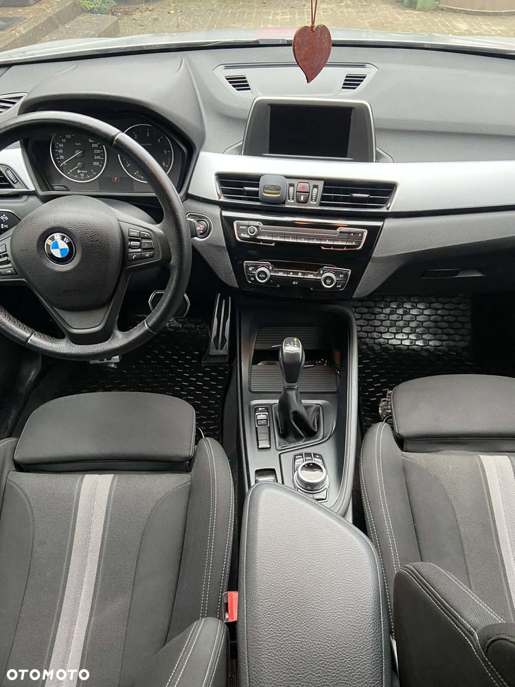 BMW X1 sDrive18d xLine - 23