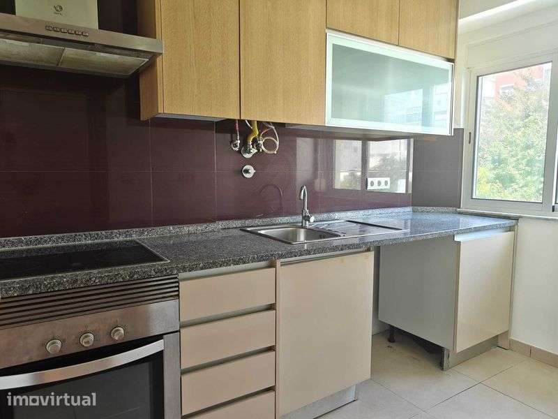 T2 apartamento remodelado , para Arrendamento Almada - Grande imagem: 2/12