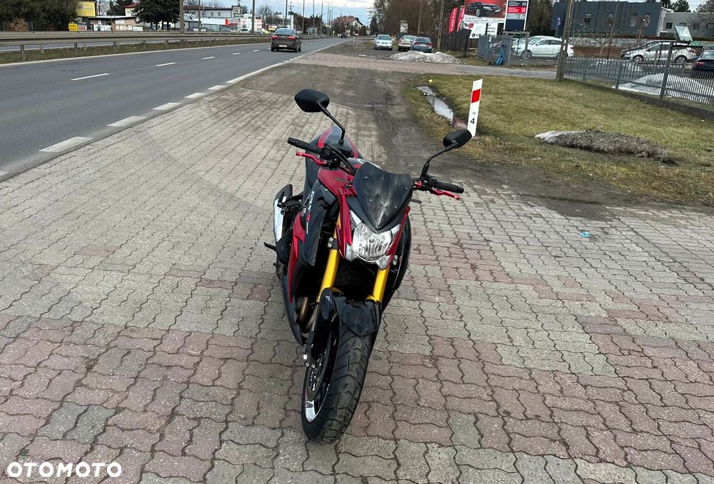 Suzuki GSX 1000 - 6