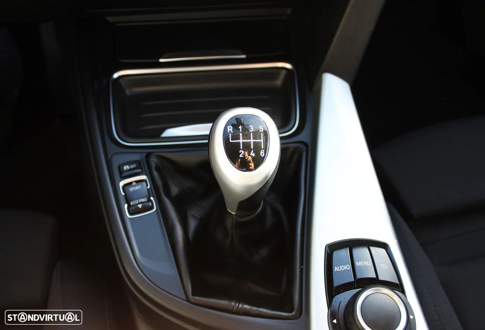 BMW 318 d Touring Line Sport - 28