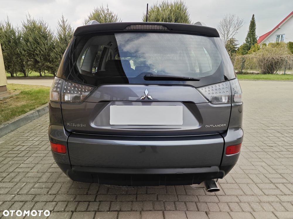 Mitsubishi Outlander - 10
