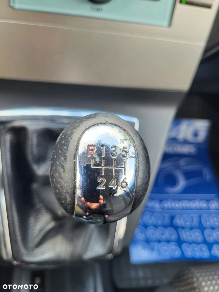 Toyota Corolla Verso 2.2 D-4D X 7os - 25