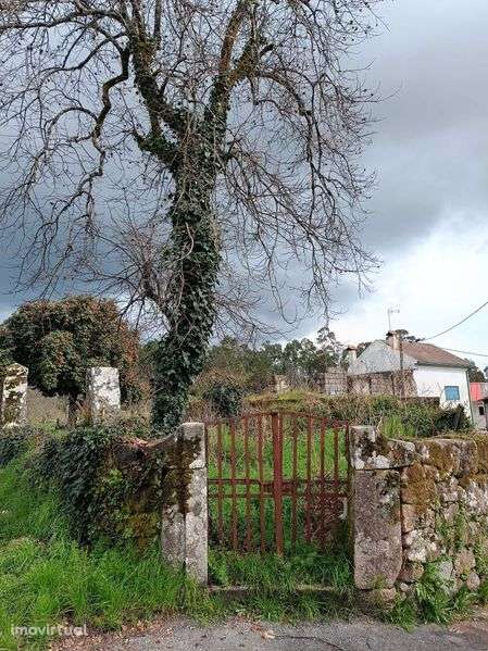 Terreno em Viseu para construção com 2 casas em ruina - Grande imagem: 2/12
