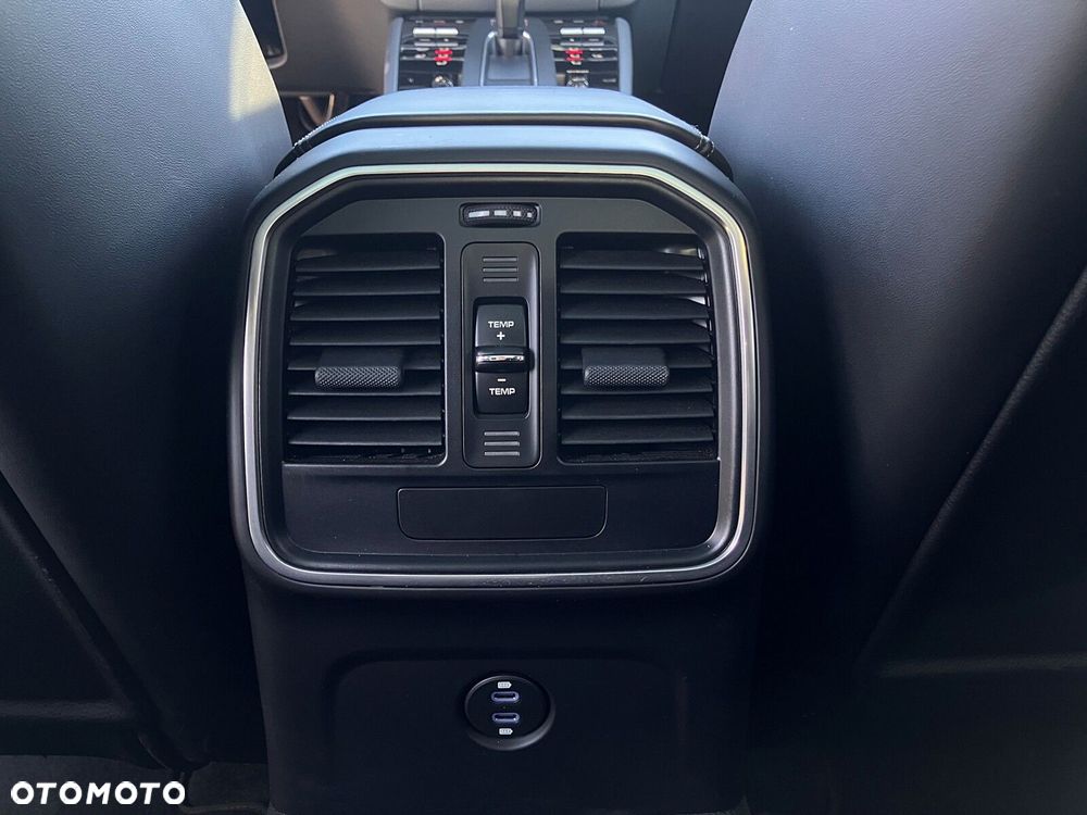 Porsche Macan T - 39