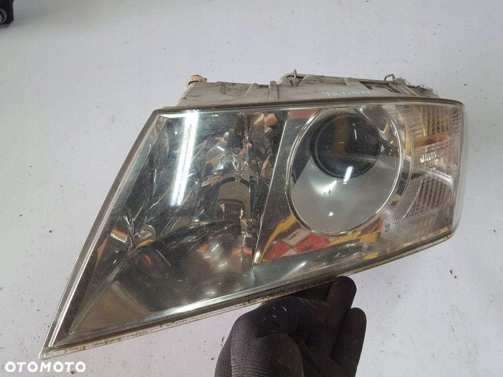 SKODA OCTAVIA 2 II 04-07r LAMPA XENON LEWA PRZÓD ANGLIK - 2