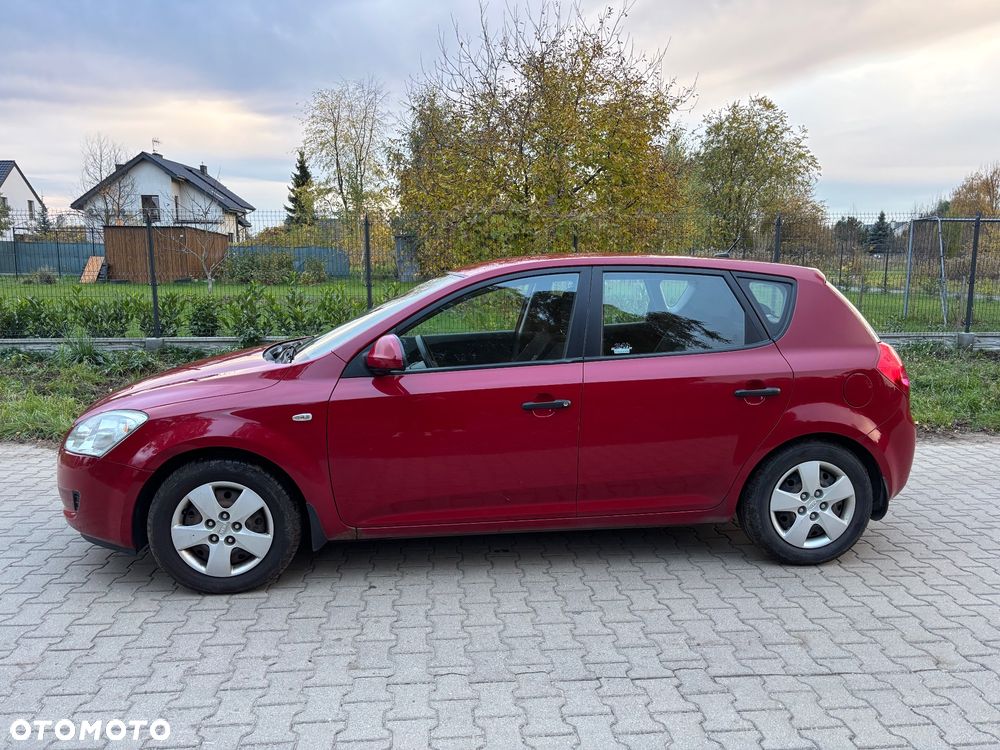 Kia Ceed 1.4 Comfort + - 6
