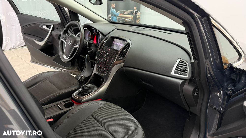 Opel Astra 1.4 Turbo ECOTEC Cosmo - 8