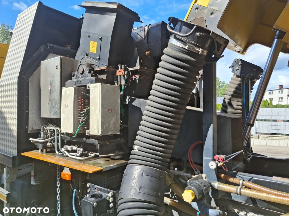 Renault C280 Zamiatarka SEMAT Zoeller FAUN Karcher 2 Silniki Rura Do Liści Listwy Ciśnieniowe Lanca 2 Zbiorniki Wody Szczotki L/R 2018r Euro 6 Motogodziny: 740MTH - 24