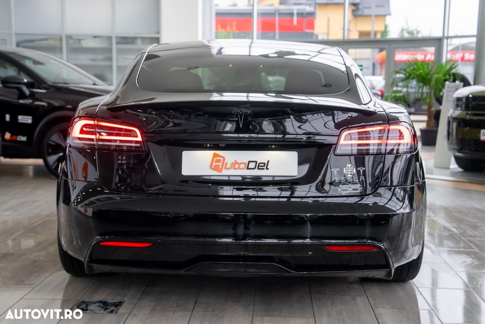 Tesla Model S - 6